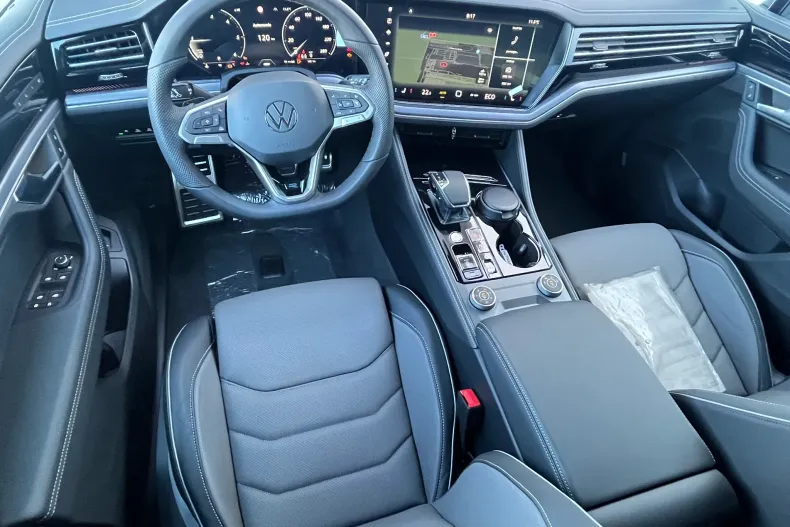 Volkswagen Touareg din 2026 cu 2.000 km - oferta VOL198587 - foto 11