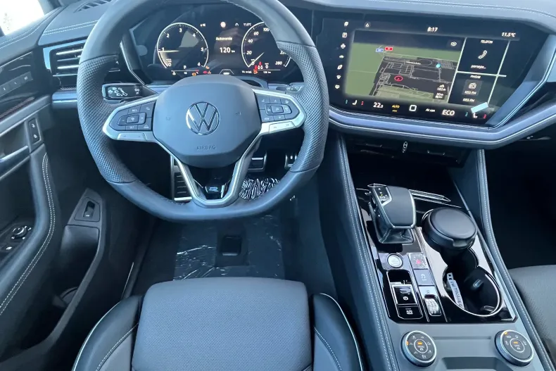 Volkswagen Touareg din 2026 cu 2.000 km - oferta VOL198587 - foto 12