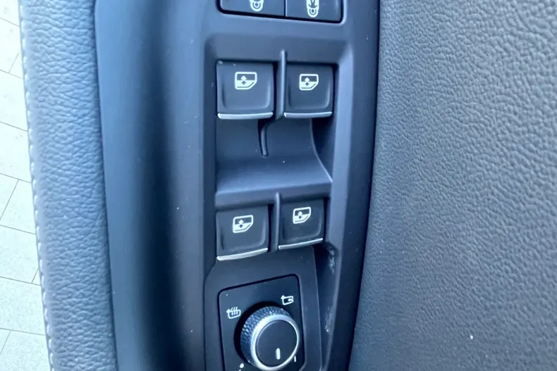 Volkswagen Touareg din 2026 cu 2.000 km - oferta VOL198587 - foto 14