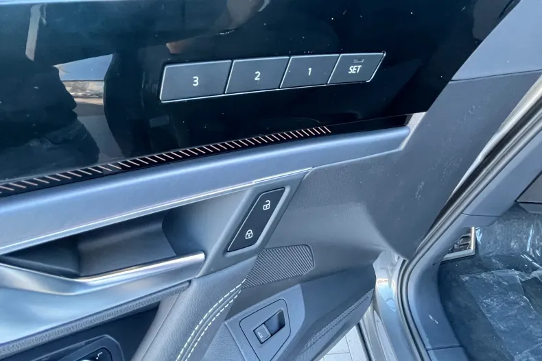 Volkswagen Touareg din 2026 cu 2.000 km - oferta VOL198587 - foto 15