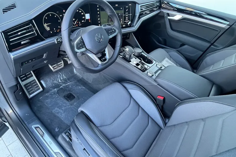 Volkswagen Touareg din 2026 cu 2.000 km - oferta VOL198587 - foto 16