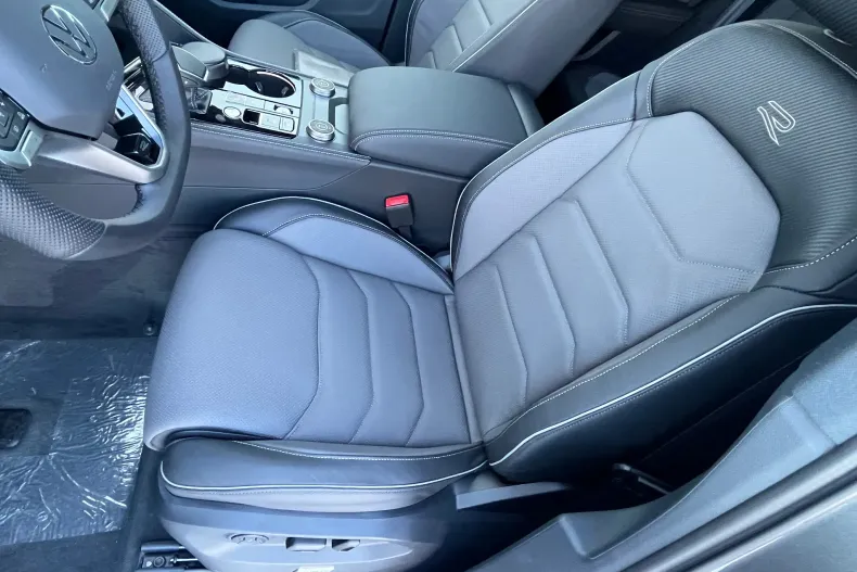 Volkswagen Touareg din 2026 cu 2.000 km - oferta VOL198587 - foto 17