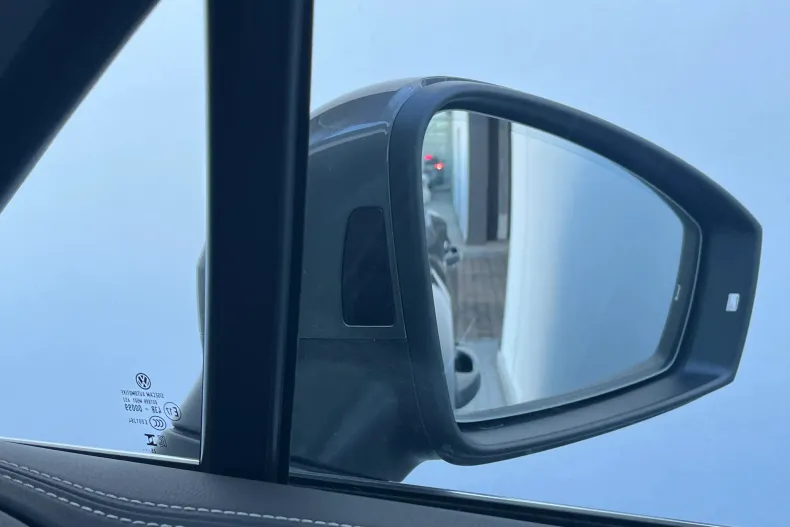 Volkswagen Touareg din 2026 cu 2.000 km - oferta VOL198587 - foto 24