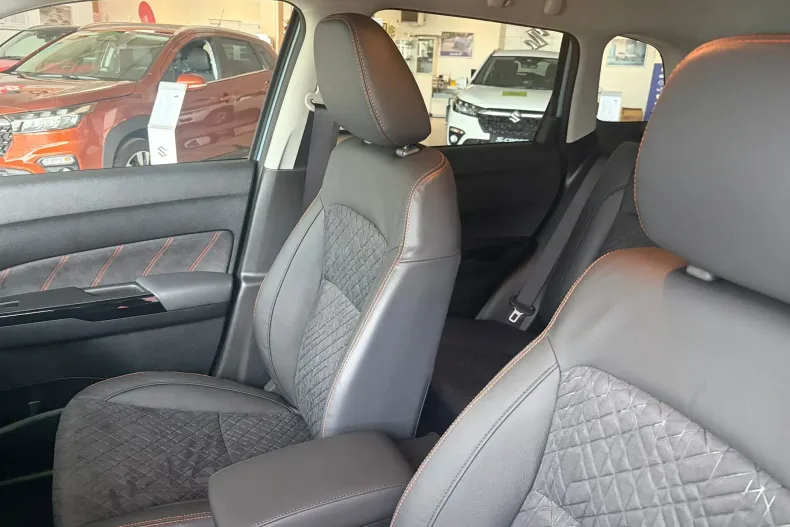 Suzuki Vitara din 2026 cu 1 km - oferta SUZ198609 - foto 10