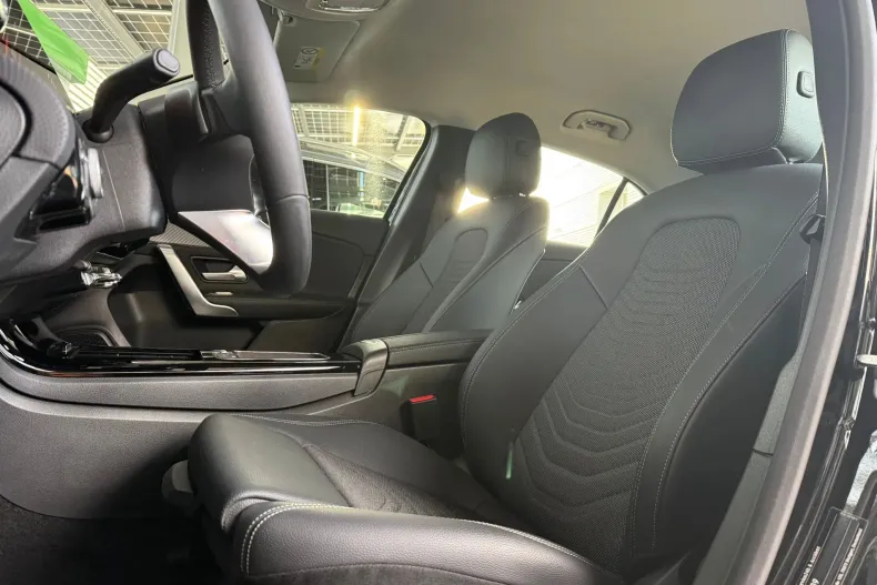 Mercedes-Benz A 180 (Clasa A) din 2025 cu 3.000 km - oferta MER198618 - foto 23