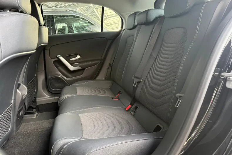 Mercedes-Benz A 180 (Clasa A) din 2025 cu 3.000 km - oferta MER198618 - foto 28