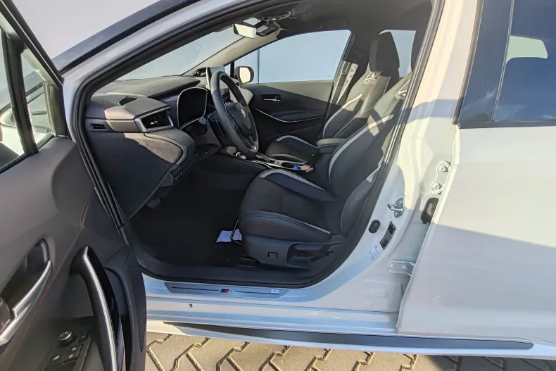 Toyota Corolla din 2025 cu 7.713 km - oferta TOY198621 - foto 6