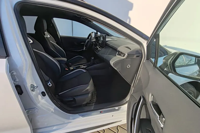 Toyota Corolla din 2025 cu 7.713 km - oferta TOY198621 - foto 8