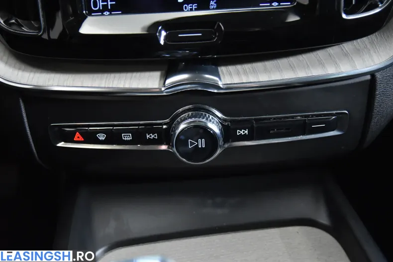 Volvo XC60 din 2021 cu 101.292 km - oferta VOL198669 - foto 16