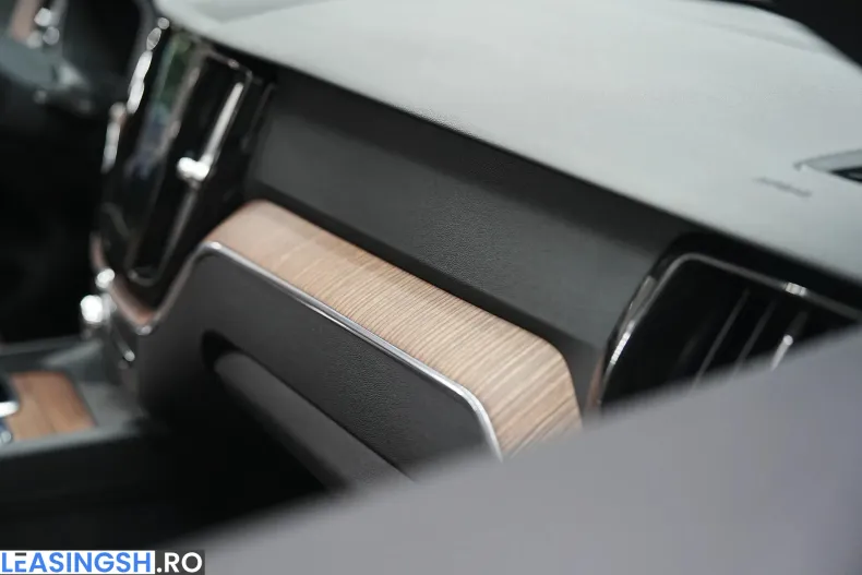 Volvo XC60 din 2021 cu 166.672 km - oferta VOL198692 - foto 28