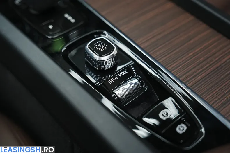 Volvo XC60 din 2021 cu 166.672 km - oferta VOL198692 - foto 35