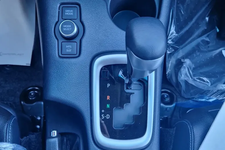 Toyota Hilux din 2025 cu 15 km - oferta TOY198796 - foto 19