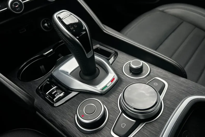 Alfa Romeo Giulia din 2020 cu 76.827 km - oferta ALF198836 - foto 13