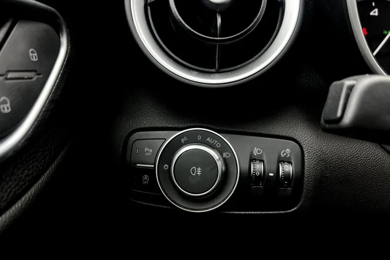 Alfa Romeo Giulia din 2020 cu 76.827 km - oferta ALF198836 - foto 16