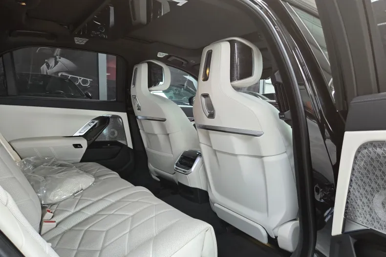 BMW 740d (Seria 7) din 2026 cu 20 km - oferta BMW198845 - foto 4