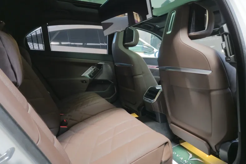 BMW 740d (Seria 7) din 2026 cu 20 km - oferta BMW198846 - foto 4