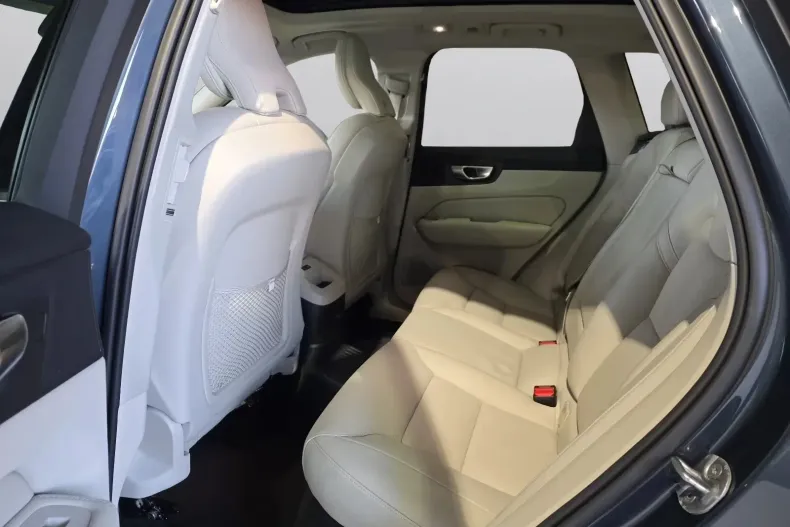 Volvo XC60 din 2023 cu 60.300 km - oferta VOL198857 - foto 12