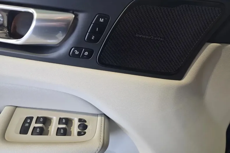 Volvo XC60 din 2023 cu 60.300 km - oferta VOL198857 - foto 14