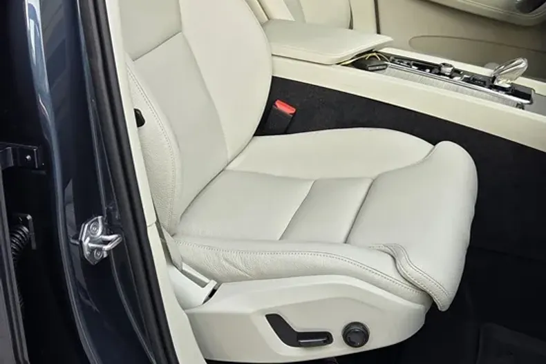 Volvo XC60 din 2021 cu 75.935 km - oferta VOL198863 - foto 23