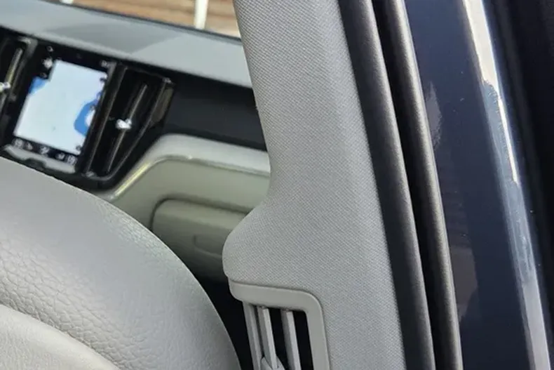 Volvo XC60 din 2021 cu 75.935 km - oferta VOL198863 - foto 26