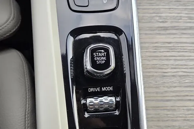 Volvo XC60 din 2021 cu 75.935 km - oferta VOL198863 - foto 33