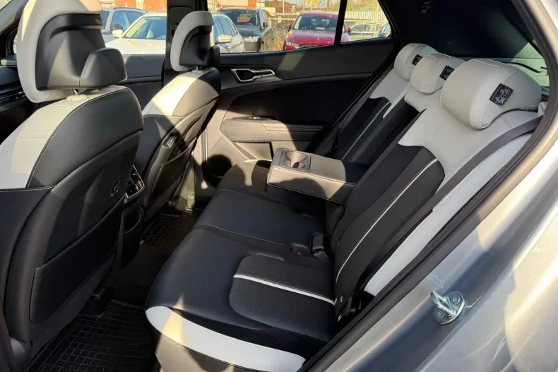 Kia Sportage din 2025 cu 4.557 km - oferta KIA198888 - foto 9