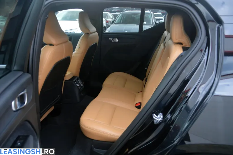 Volvo XC40 din 2022 cu 154.105 km - oferta VOL198892 - foto 6