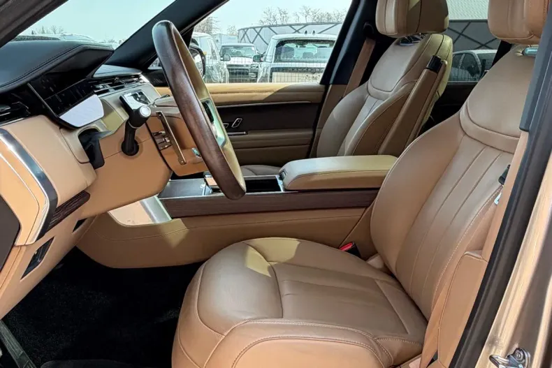 Land Rover Range Rover din 2025 cu 13.500 km - oferta LAN198898 - foto 3