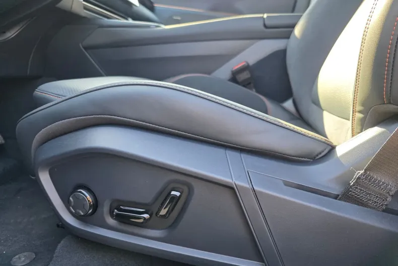 Lynk & Co 08 din 2025 cu 3.000 km - oferta LYN198906 - foto 9