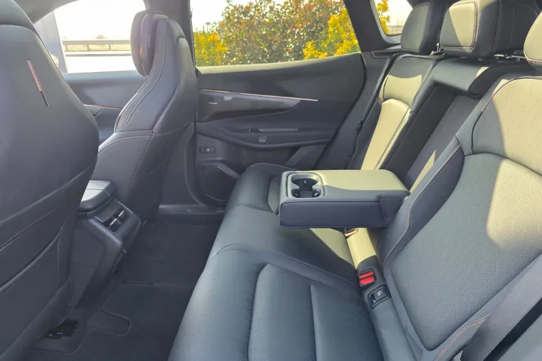 Lynk & Co 08 din 2025 cu 3.000 km - oferta LYN198906 - foto 20