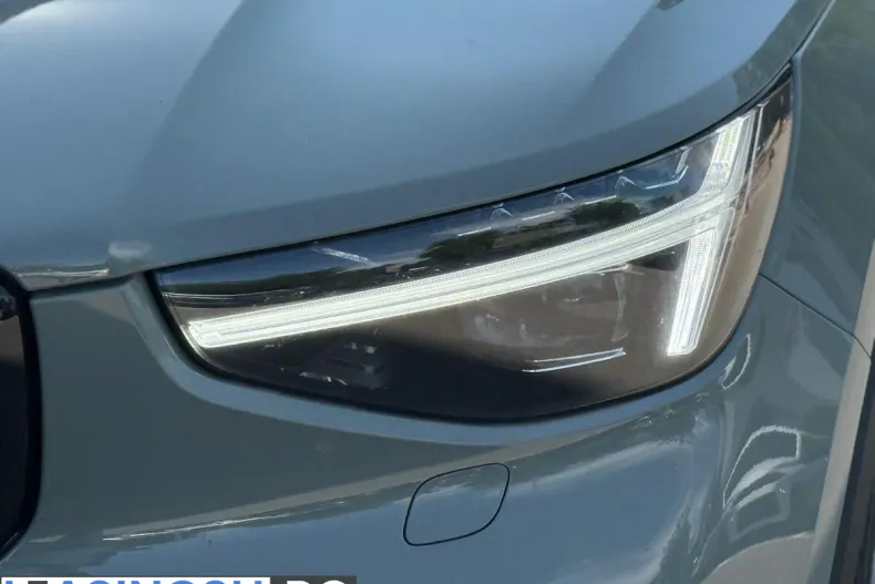 Volvo XC40 din 2025 cu 13.000 km - oferta VOL198918 - foto 4