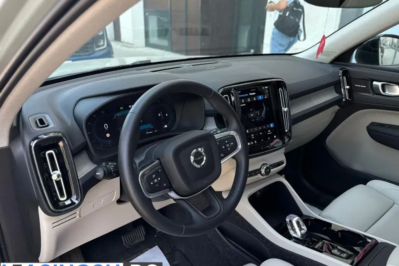 Volvo XC40 din 2025 cu 13.000 km - oferta VOL198918 - foto 16