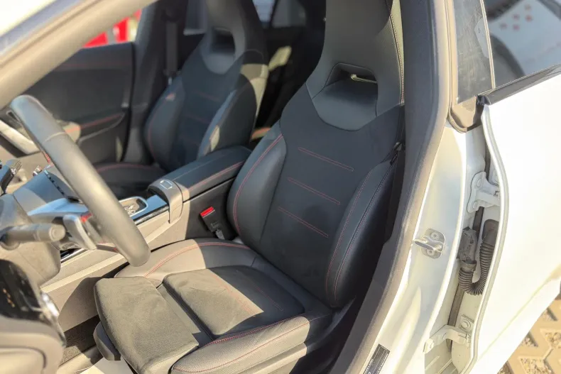 Mercedes-Benz CLA (Clasa CLA) din 2024 cu 4.880 km - oferta MER198919 - foto 12