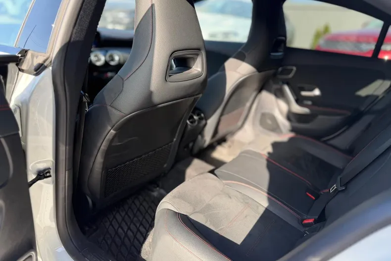 Mercedes-Benz CLA (Clasa CLA) din 2024 cu 4.880 km - oferta MER198919 - foto 18