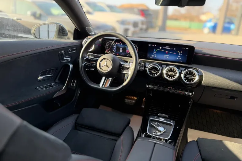 Mercedes-Benz CLA (Clasa CLA) din 2024 cu 4.880 km - oferta MER198919 - foto 20