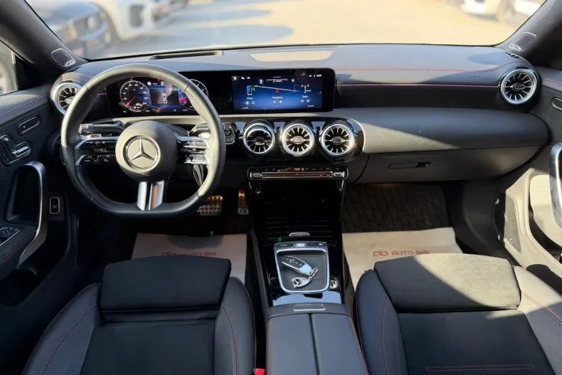 Mercedes-Benz CLA (Clasa CLA) din 2024 cu 4.880 km - oferta MER198919 - foto 23