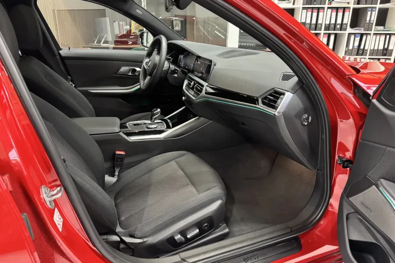 BMW 330e (Seria 3) din 2020 cu 54.500 km - oferta BMW198968 - foto 13