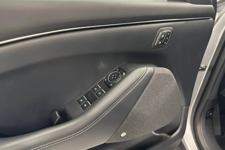 Ford Mustang Mach-E din 2022 cu 54.943 km - oferta FOR198969 - foto 6