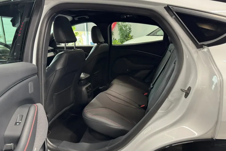 Ford Mustang Mach-E din 2022 cu 45.252 km - oferta FOR198971 - foto 7