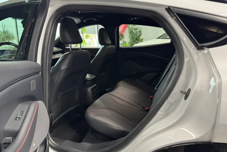 Ford Mustang Mach-E din 2022 cu 45.252 km - oferta FOR198971 - foto 8