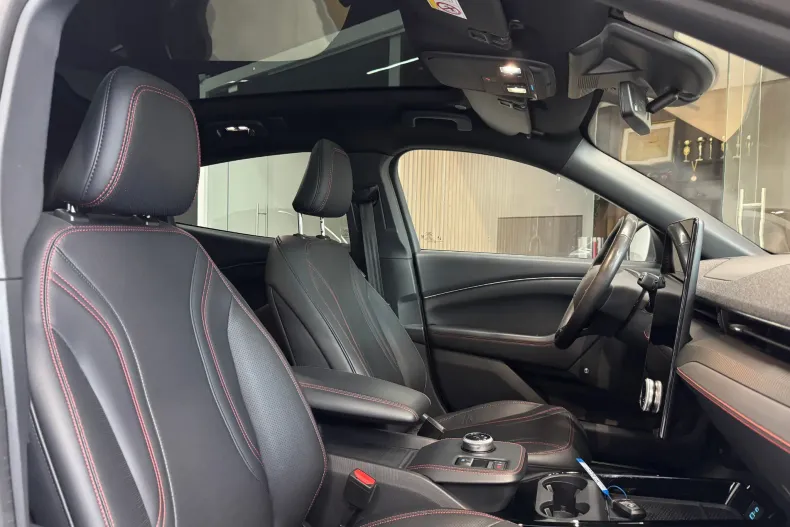 Ford Mustang Mach-E din 2022 cu 45.252 km - oferta FOR198971 - foto 12