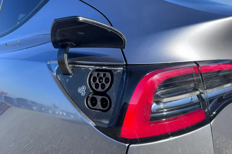 Tesla Model Y din 2023 cu 20.347 km - oferta TES198974 - foto 9