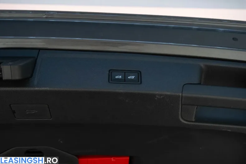 Volkswagen Touareg din 2025 cu 20.000 km - oferta VOL198977 - foto 37