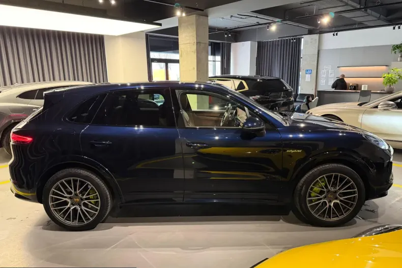 Porsche Cayenne din 2023 cu 66.371 km - oferta POR198997 - foto 4