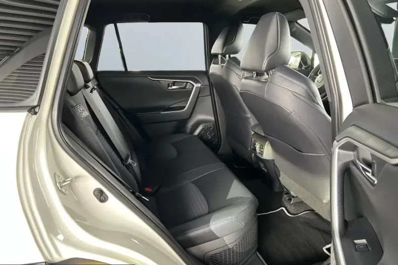 Toyota RAV4 din 2023 cu 31.300 km - oferta TOY199000 - foto 5