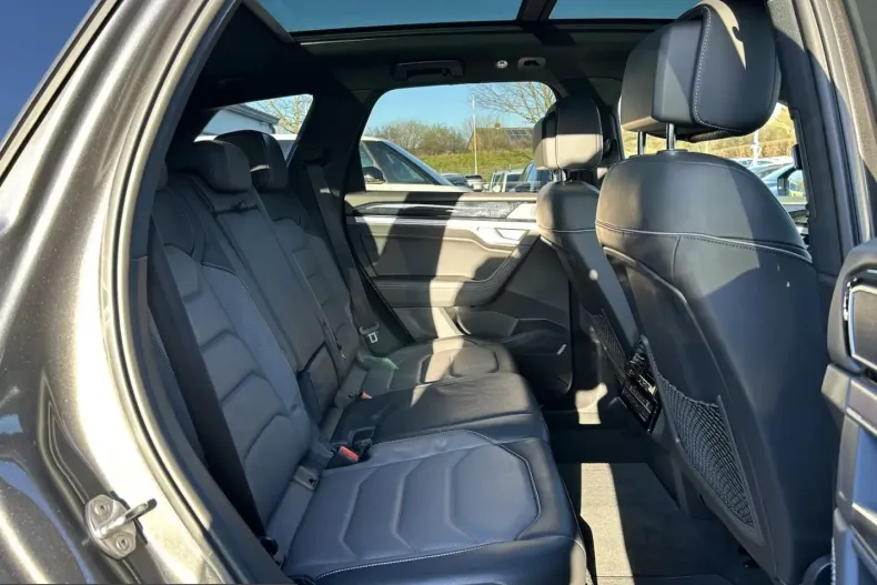 Volkswagen Touareg din 2022 cu 51.091 km - oferta VOL199003 - foto 10