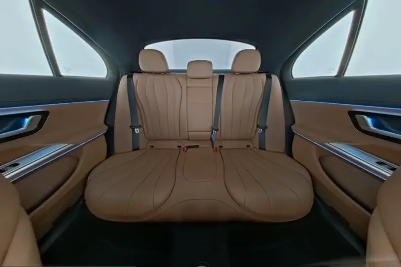 Mercedes-Benz E 300 (Clasa E) din 2024 cu 15.264 km - oferta MER199009 - foto 7