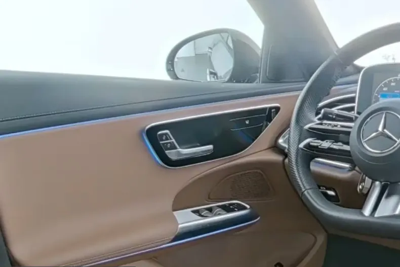 Mercedes-Benz E 300 (Clasa E) din 2024 cu 15.264 km - oferta MER199009 - foto 8