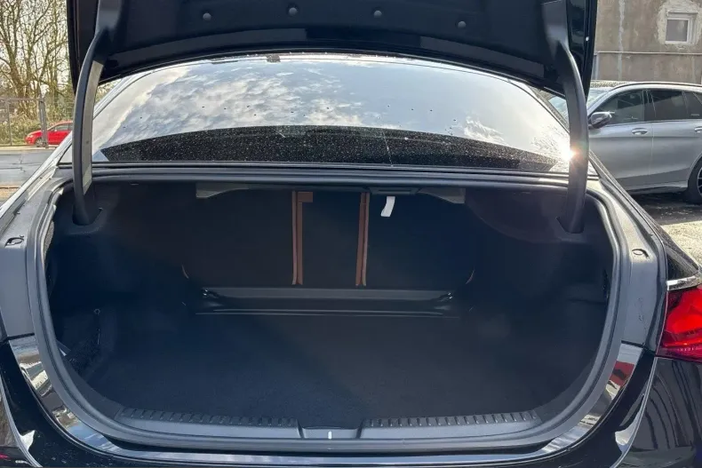 Mercedes-Benz E 220 (Clasa E) din 2024 cu 38.003 km - oferta MER199010 - foto 6