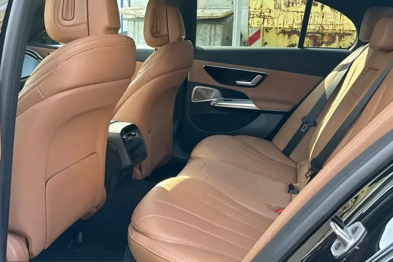 Mercedes-Benz E 220 (Clasa E) din 2024 cu 38.003 km - oferta MER199010 - foto 11